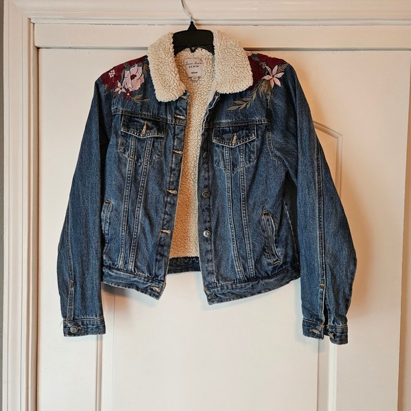 Love Tree Denim Medium Sherpa Lined Denim Jacket Embroidered Trucker Floral - Picture 2 of 15